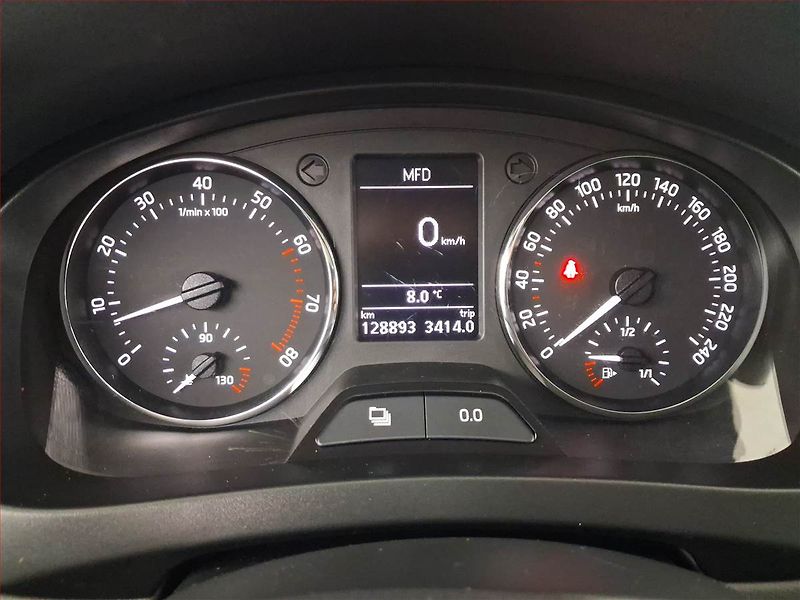 Škoda Rapid (2014) Spaceback 1.2 TSI, ČR,1.maj - fotka 11 z 15