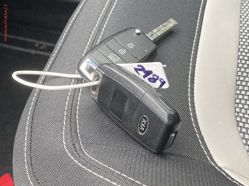 Kia Ceed (2017) 1.6GDi, ČR, AC, kamera - fotka 19 z 19
