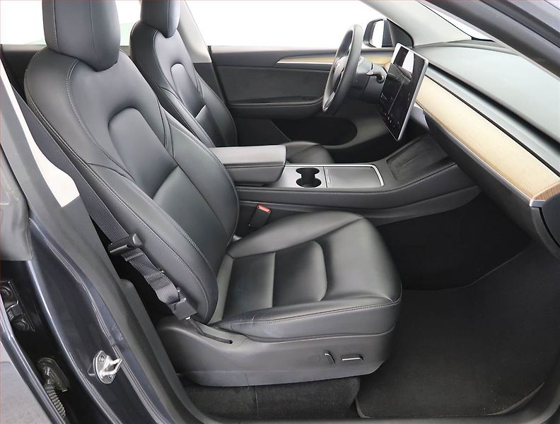 Tesla Model Y (2022) Long Range AWD 79kWh, SoH 89% - fotka 9 z 33