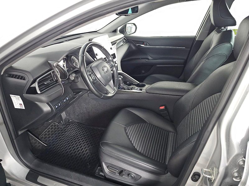Toyota Camry (2023) 2.5HEV 218k PRESTIGE - fotka 6 z 32