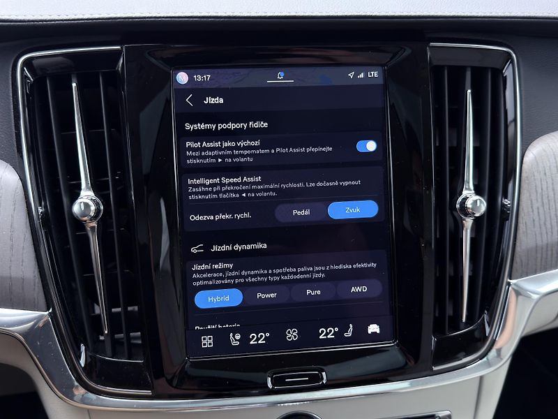 Volvo V90 T8 AWD ULTRA *VZDUCH* + kola - fotka 44 z 60