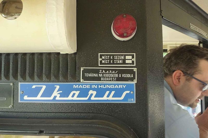 Maďarský kloubový autobus Ikarus 280 vyfotografovaný v Třebíči.
