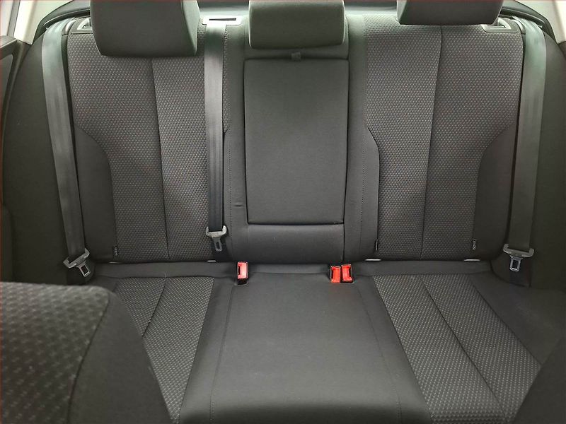 Volkswagen Passat (2008) 1.6, Tempomat, Vyhř. sedaček - fotka 10 z 15