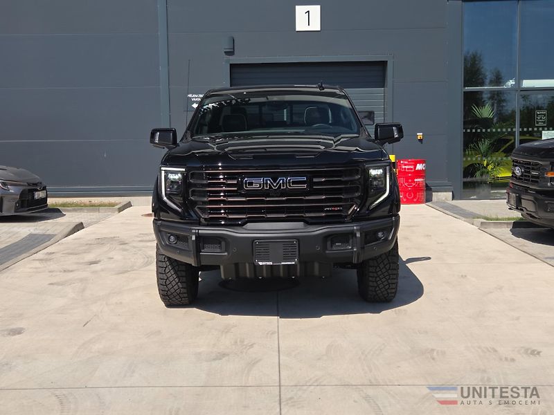 GMC Sierra (2026) GMC AT4-X AEV  6,2L V8 - fotka 2 z 13