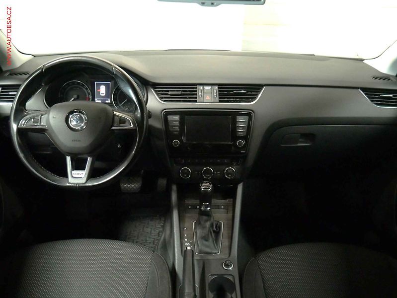 Škoda Octavia (2015) 2.0 TDi 4x4, ČR, DSG, bixen - fotka 8 z 20