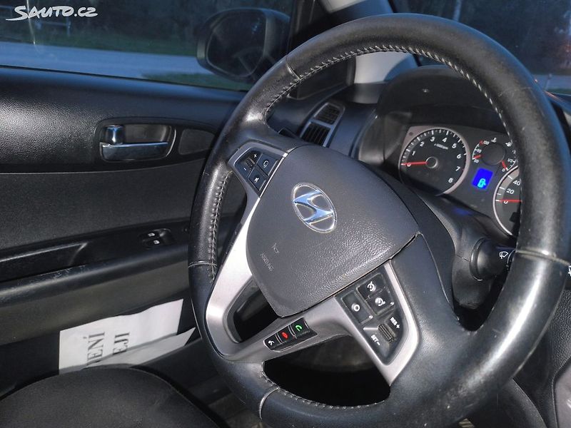 Hyundai i20 1,4,MAX VÝBAVA,100KM,1MAJ50LET - fotka 11 z 28