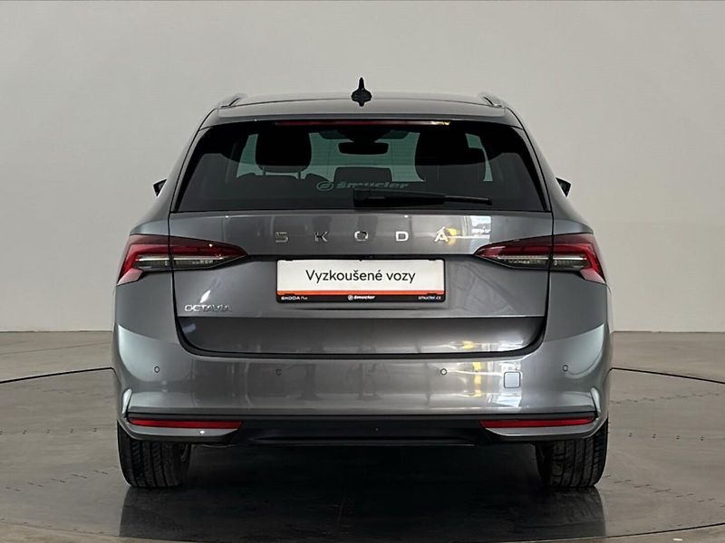 Škoda Octavia Top Selection DSG - fotka 17 z 29
