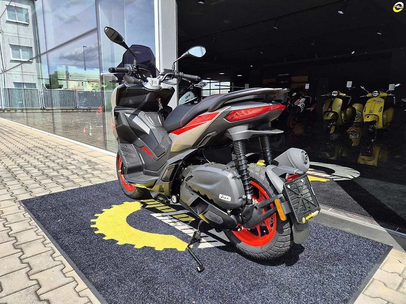 Aprilia SR GT 125 (2026) SPORT - AKČNÍ CENA - fotka 48 z 62