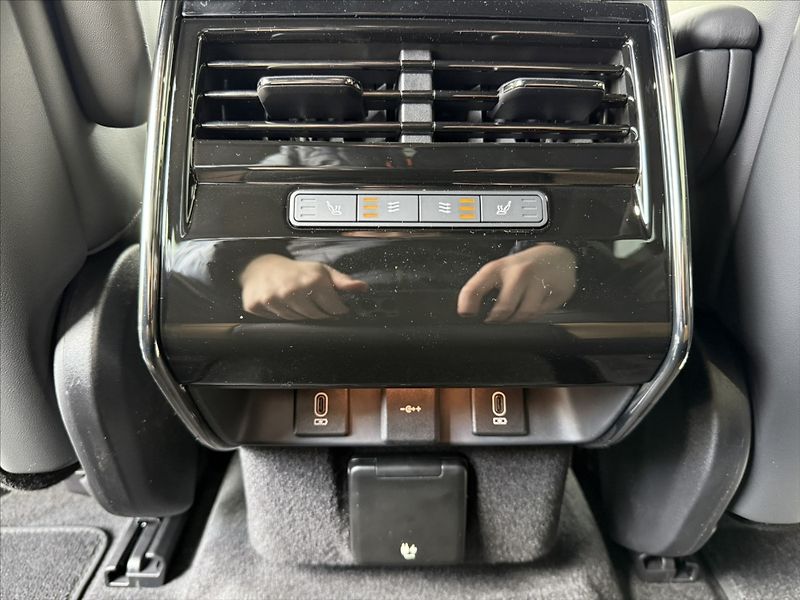 Land Rover Range Rover Sport (2026) 3,0 DYNAMIC SE P460e - fotka 35 z 38