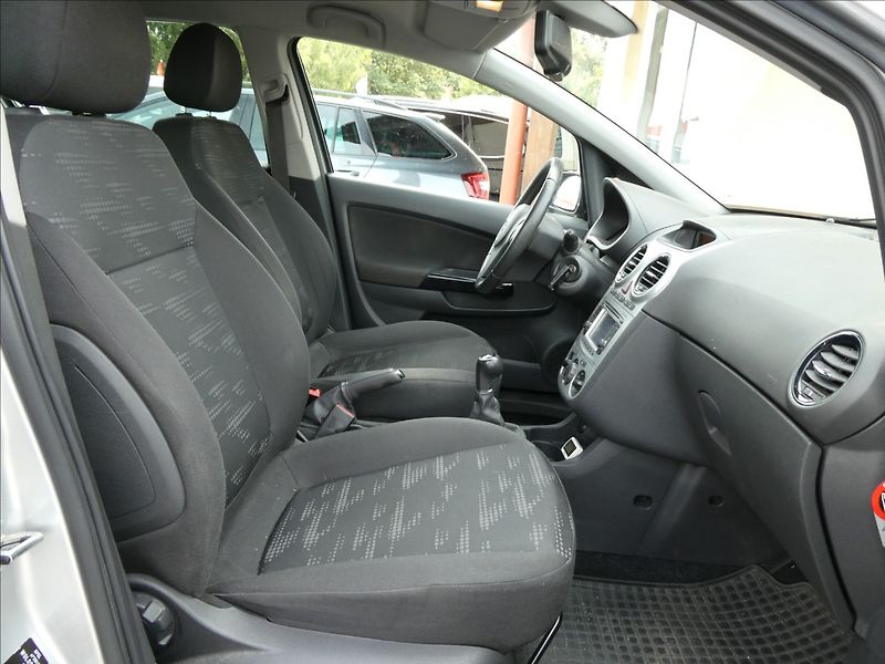 Opel Corsa 1,4 16V 74kW, drobné vady laku - fotka 22 z 42