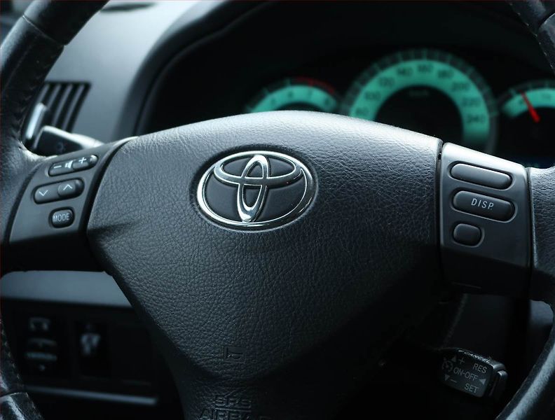 Toyota Corolla Verso (2004) 1.8, po STK, servisované - fotka 16 z 16