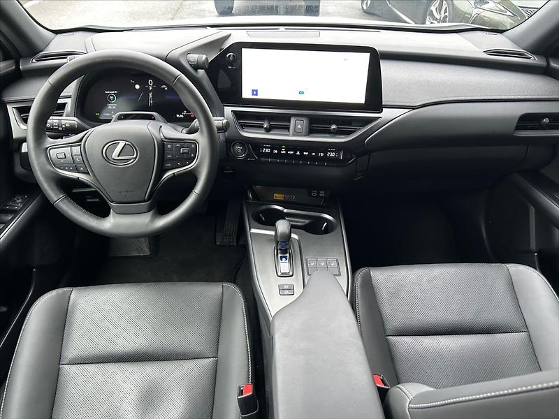 Lexus UX 300h (2024) 2.0   Prestige Plus - fotka 9 z 11