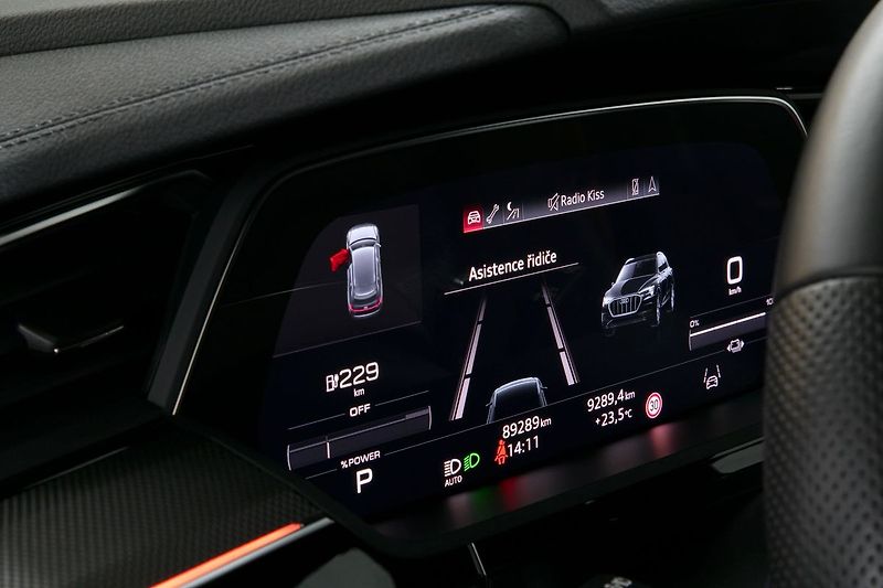 Audi e-tron 55 300kW S-line BlackEdi NV TZ - fotka 39 z 44