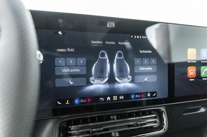 Mercedes-Benz CLA 220 AMG*4MATI*Superscreen*Pano - fotka 27 z 38