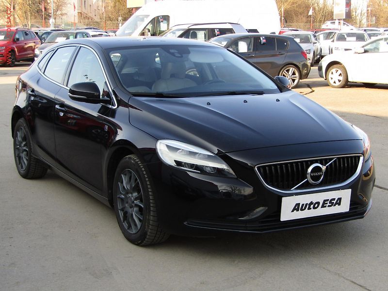 Volvo V40 (2017) 2.0 D2, AC, LED, kůže - fotografie inzerátu