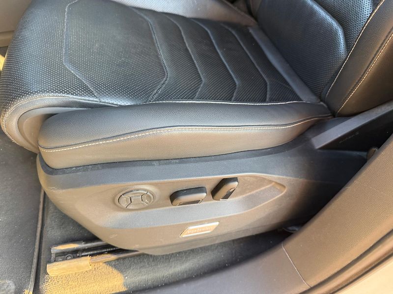 Volkswagen Touareg (2018) R-LINE V6 3,0 TDI 210 kW - fotka 13 z 13