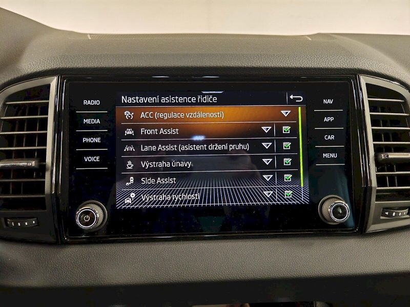 Škoda Karoq (2025) 2.0 TSI 140 kW DSG 4x4 Sportli - fotka 11 z 32