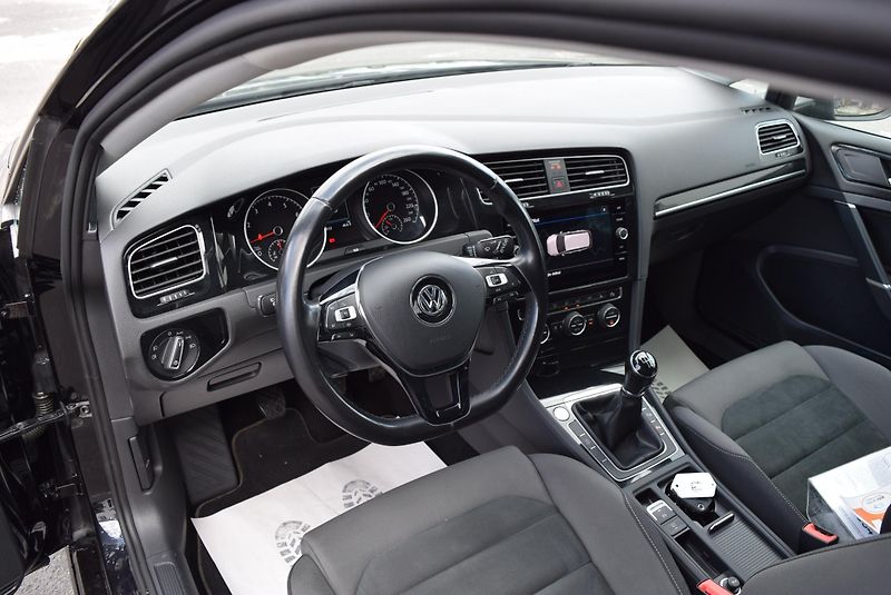 Volkswagen Golf Variant (2020) 1.5TSI 110kw HLBMT TAŽ LED KAM - fotka 22 z 49