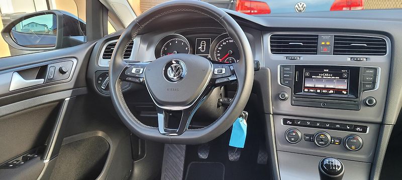 Volkswagen Golf (2015) 7 1,2 TSi 81kW benzín Lounge - fotka 21 z 35