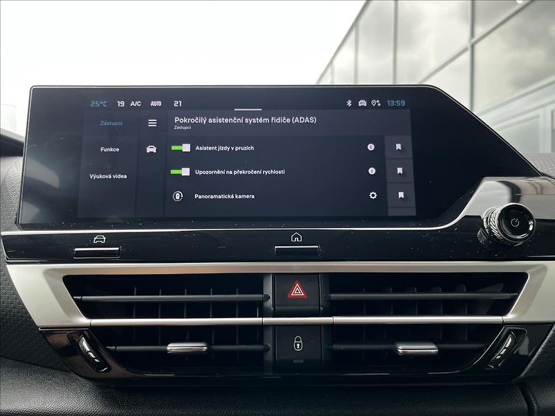 Citroën C4 1,2   MAX EAT8 - fotka 16 z 23