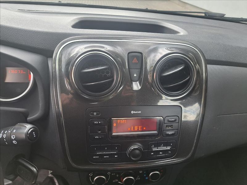 Dacia Sandero 1,0 SCe - fotka 25 z 35