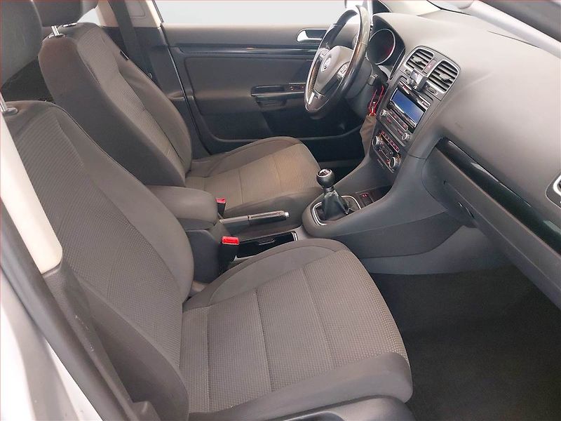 Volkswagen Golf (2010) 1.6 TDI, Serv.kniha, Tažné - fotka 9 z 16