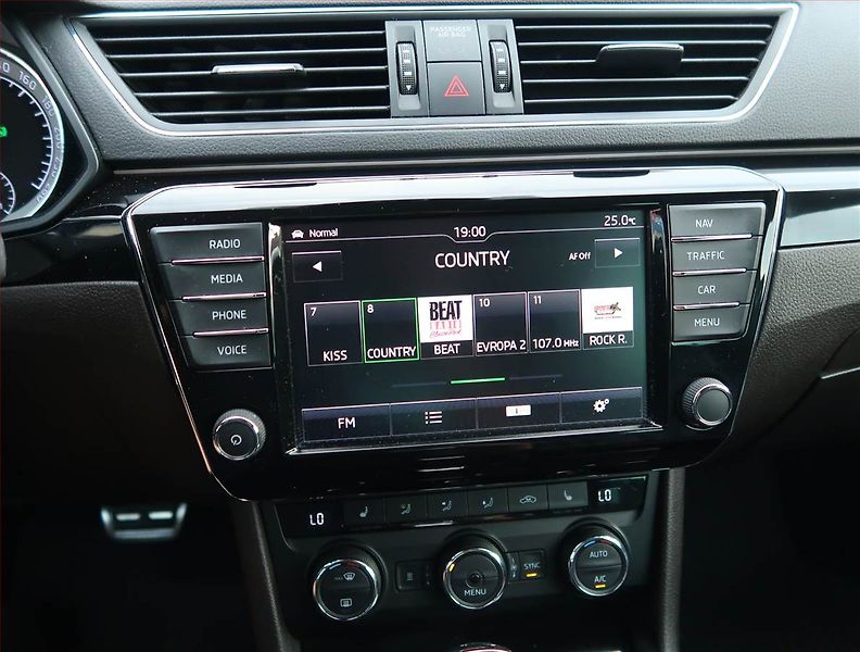 Škoda Superb (2016) Laurin&Klement 2.0 TDI - fotka 12 z 17