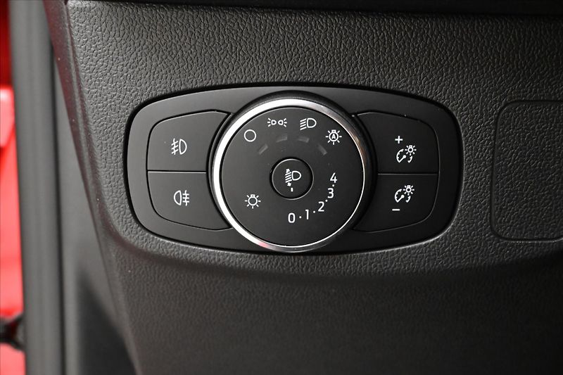 Ford Focus 2,0 EcoBlue 110kW Titanium X Z - fotka 24 z 27