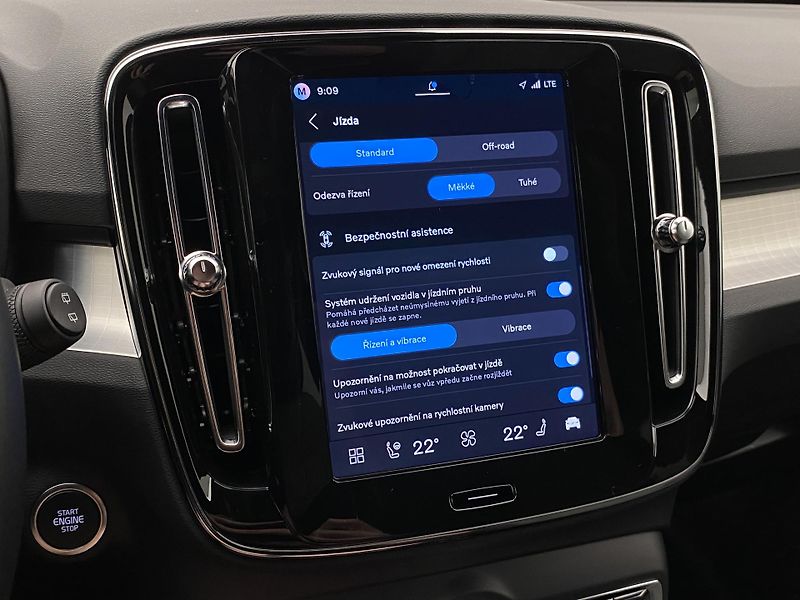Volvo XC40 B3 DARK PLUS AUT CZ - fotka 46 z 56