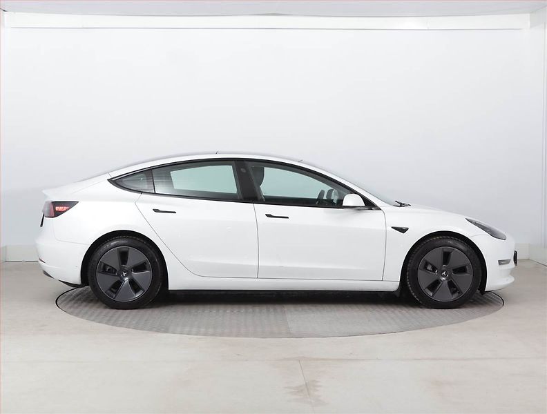 Tesla Model 3 (2022) Long Range 4WD 79kWh, SoH 90% - fotka 6 z 23