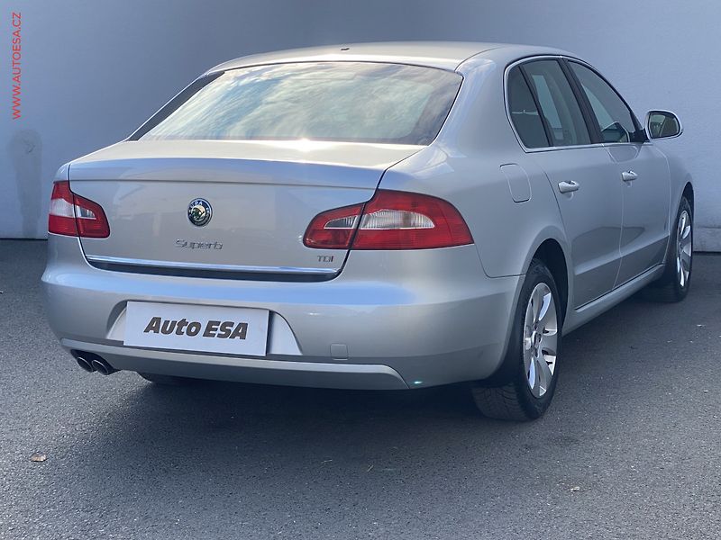 Škoda Superb (2012) 2.0 TDi, Ambition - fotka 4 z 16