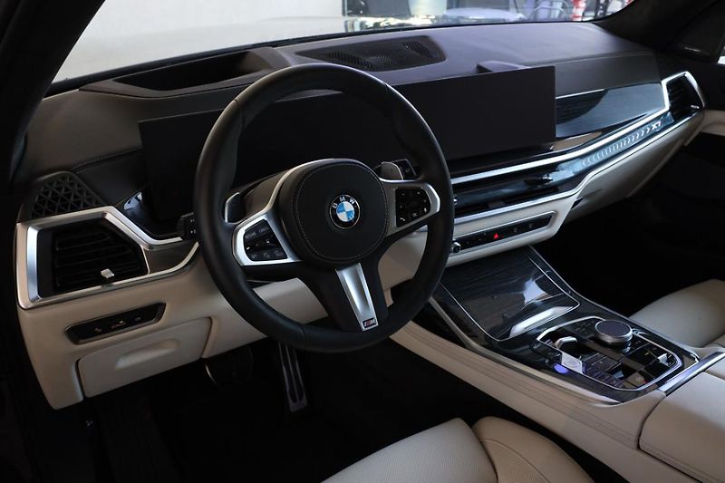 BMW X7 xDrive40d - fotka 2 z 21