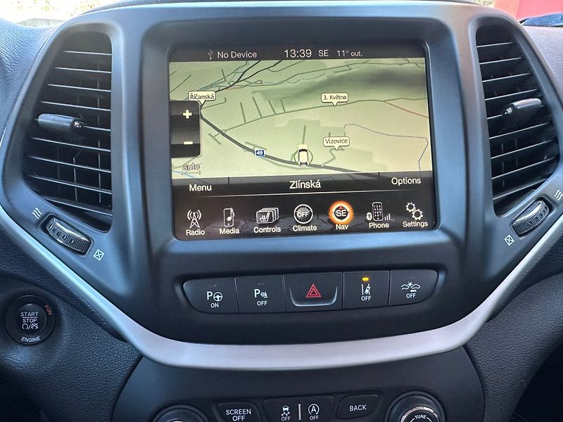 Jeep Cherokee 2.2 CRD 4x4/147kW/Automat/1MAJ - fotka 31 z 37