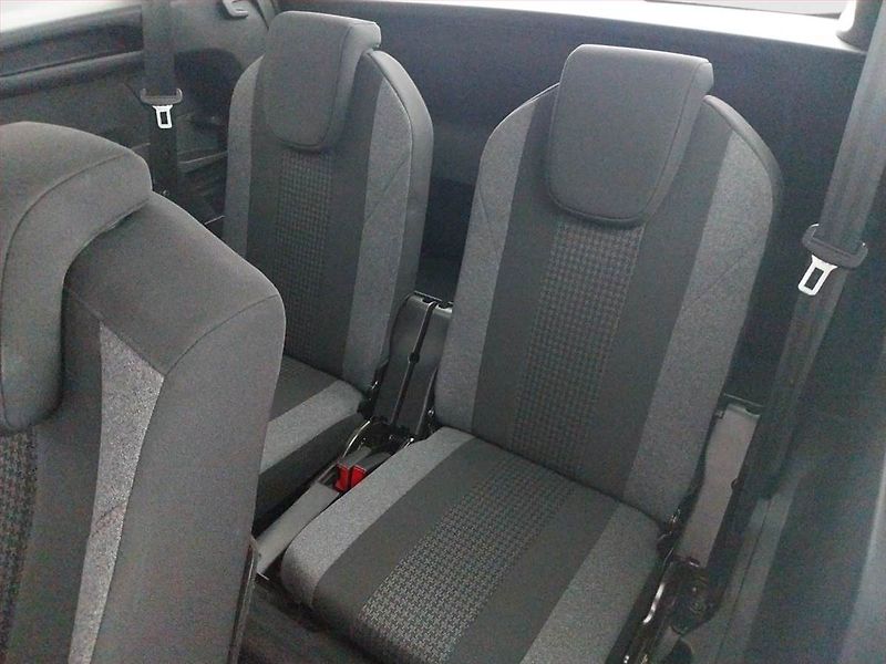 Peugeot 5008 (2019) 1.5 BlueHDi, 7 míst, Tempomat - fotka 16 z 19