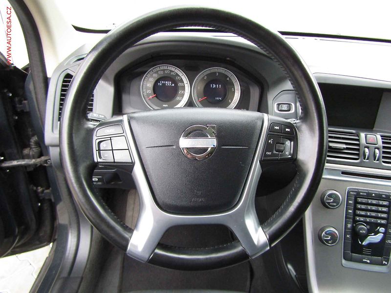 Volvo XC60 (2011) 2.0 D3, 1.maj, Panorama - fotka 21 z 24