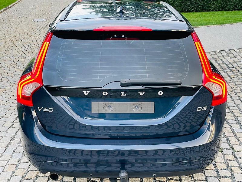Volvo V60 2.0D3 5VÁLEC SERVISKA TAŽNÉ - fotka 14 z 45