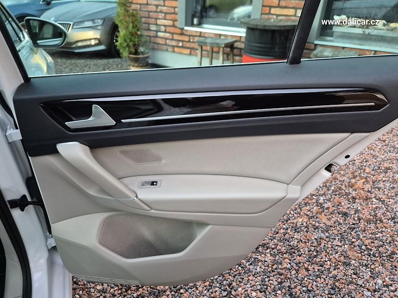 Volkswagen Golf Sportsvan (2016) 2.0TDi 110KW Highline původ ČR - fotka 43 z 51