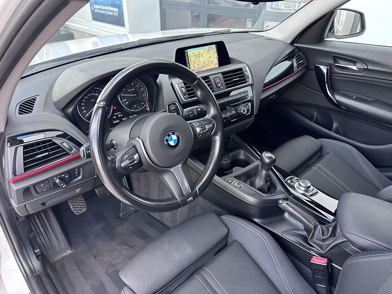 BMW Řada 1 118i Model Sport Line - fotka 13 z 18