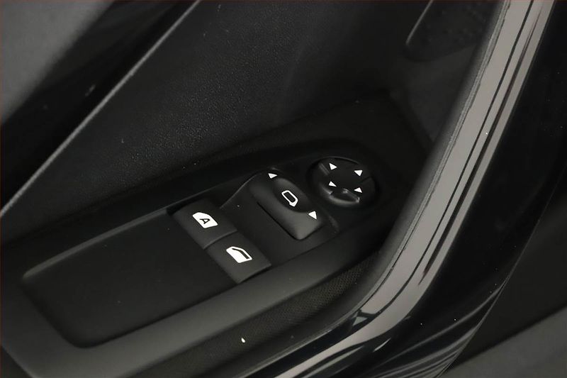 Peugeot 208 (2018) 1.2 PureTech, Serv.kniha - fotka 13 z 13
