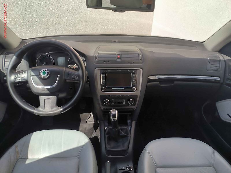 Škoda Octavia (2011) 2.0 TDi, ČR, Xenon, navi - fotka 8 z 22
