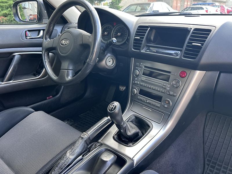 Subaru Legacy kombi 2.0 Active AWD - fotka 14 z 33