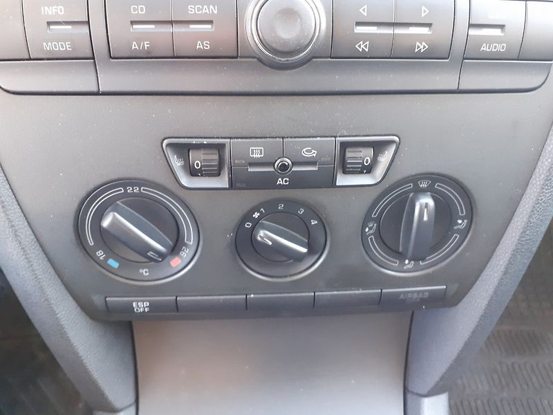 Škoda Octavia (2005) KOMBI 1.9 TDi - fotka 12 z 27