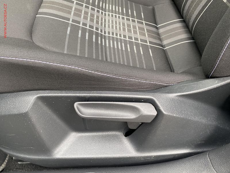 Volkswagen Golf Sportsvan (2015) 1.6 TDi, Lounge - fotka 14 z 17
