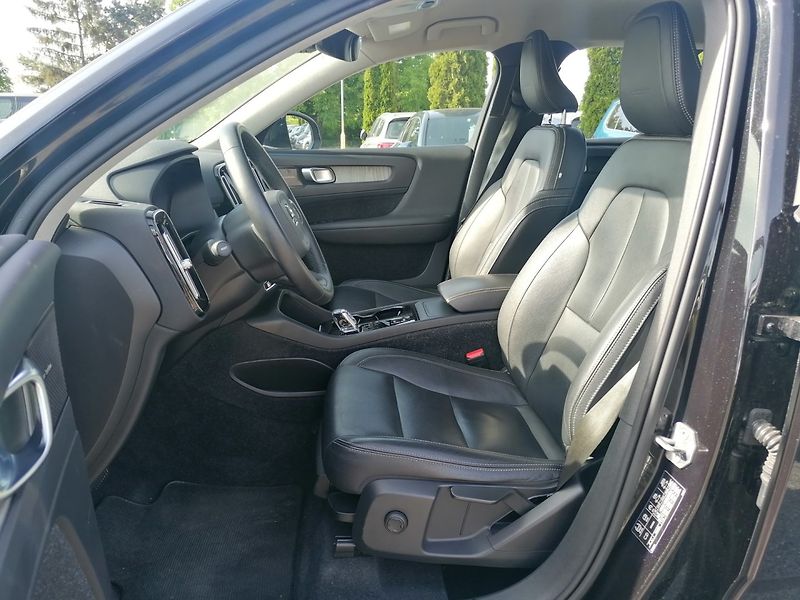 Volvo XC40 (2019) 2.0 T4 AWD INSCRIPTION ČR - fotka 9 z 39