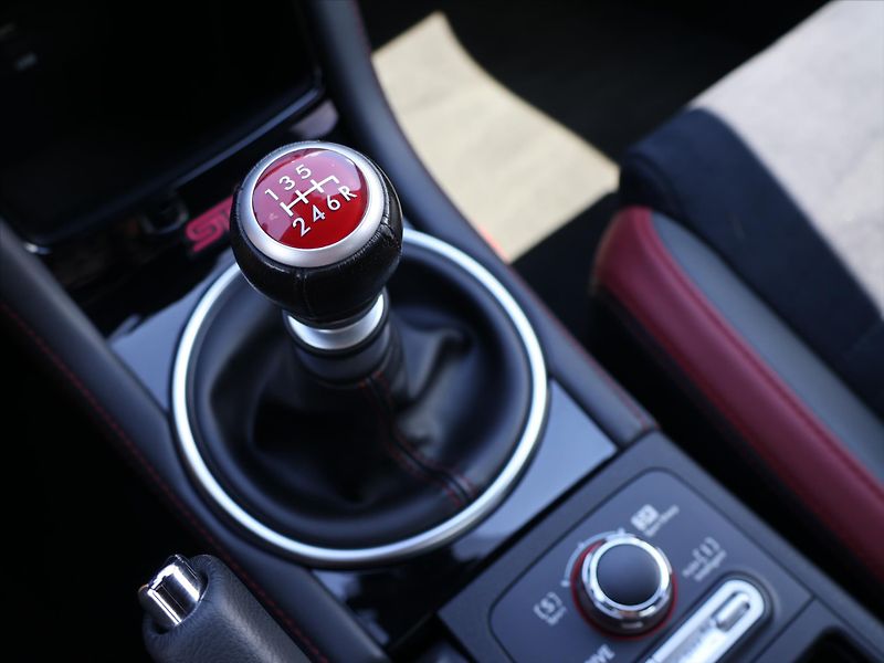 Subaru WRX 2,5 STI  221kW SPORT CZ DPH - fotka 31 z 40
