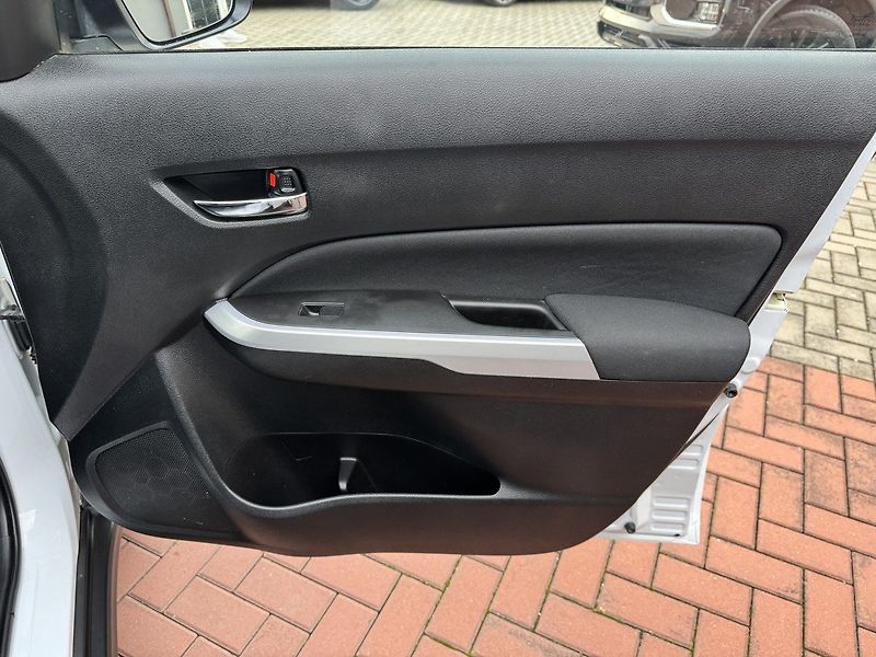 Suzuki Vitara (2017) 1.6iVVT Navi Digi Klima Kamera - fotka 20 z 50