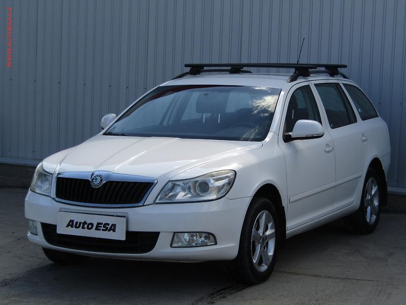 Škoda Octavia (2010) 2.0TDi, ČR, Ambiente - fotka 3 z 16