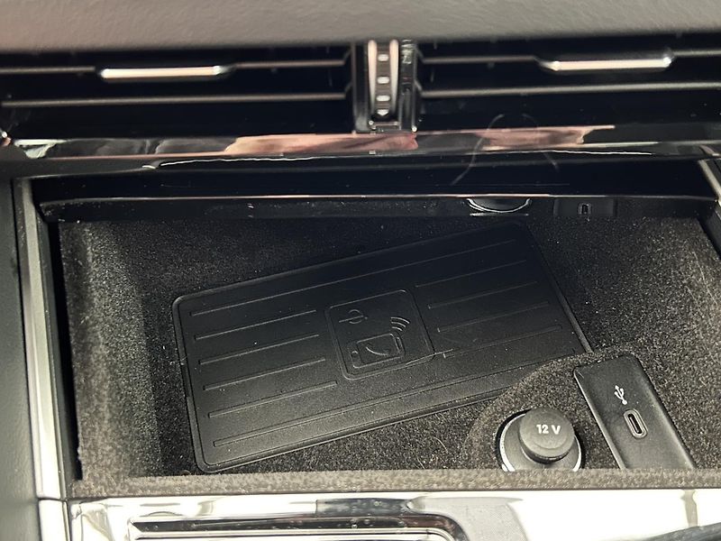 Volkswagen Touareg 3.0 TSI 4x4 R-Line - fotka 25 z 36