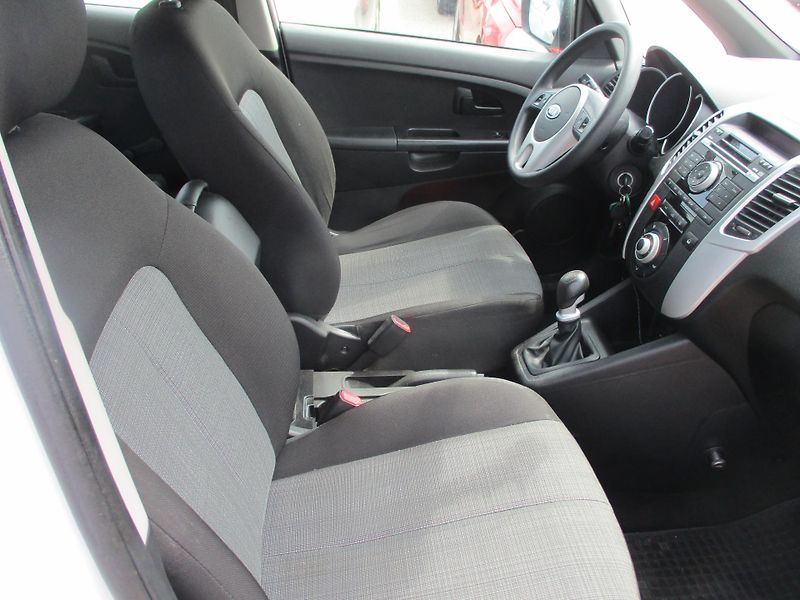 Kia Venga (2011) 1,4i - fotka 6 z 11
