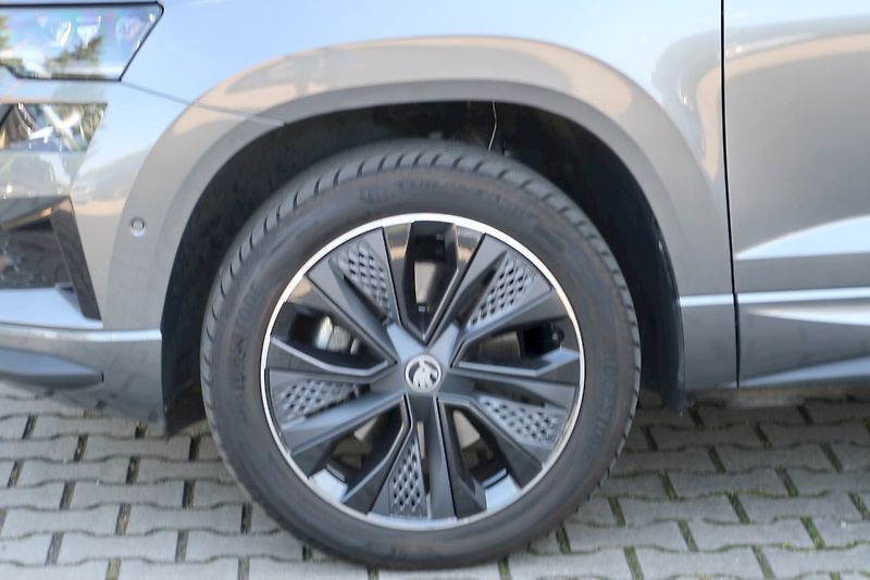 Škoda Karoq (2025) SPORTLINE 1.5 TSI 110 kW DSG - fotka 7 z 29